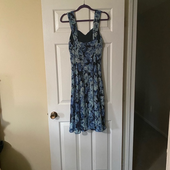 Dress - Picture 3 of 4
